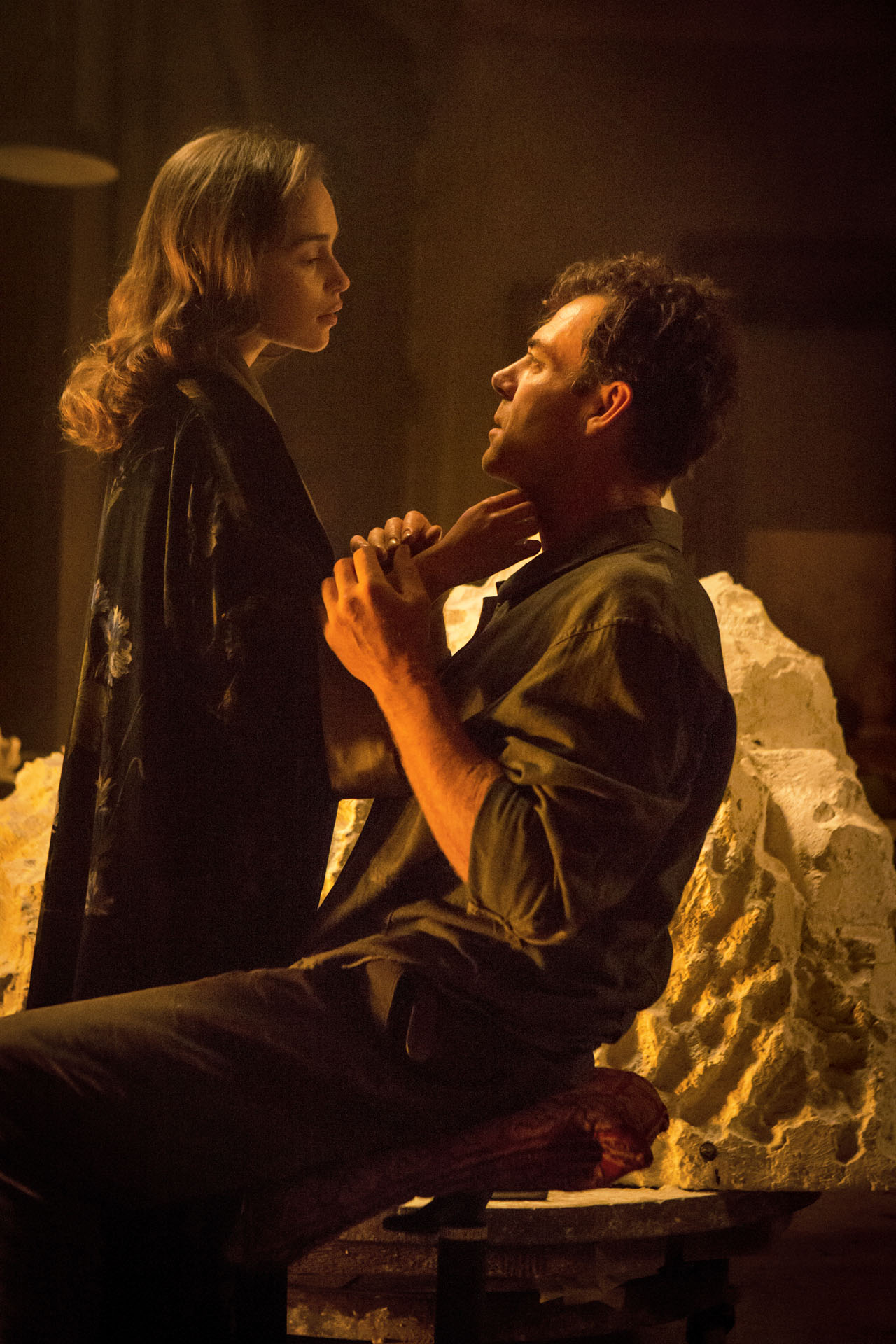 Емилия Кларк от "Глас от камъка"